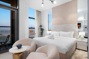 Chic Studio with Balcony & Skyline View l Pool & Gym